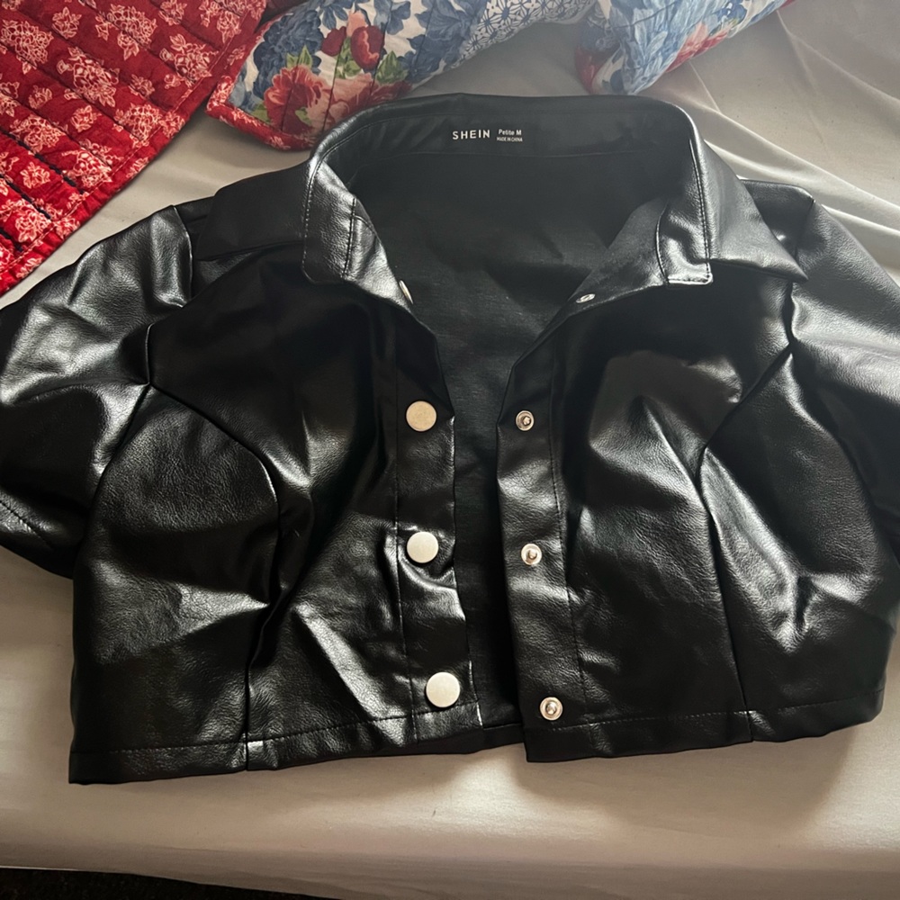 Cropped faux leather jacket